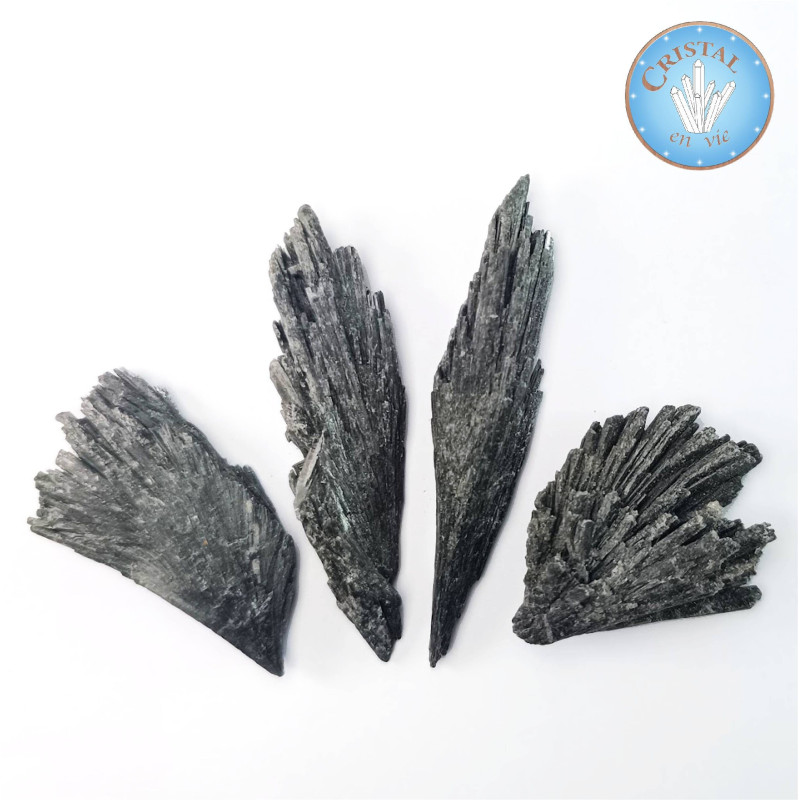 Cianite nera - Distene, Pietra grezza