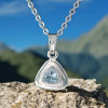 Colgante de Topacio Azul Engastado en Plata - Cristal-en-vie.com
