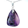 Pendentif en Sugilite, pierre naturelle polie, pierre naturelle de couleur violet et pourpre, avec bélière en argent.