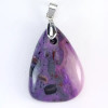 Pendentif en Sugilite, pierre naturelle polie, pierre naturelle de couleur violet et pourpre, avec bélière en argent.