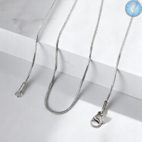 Chaîne type serpent en acier inoxydable, couleur argentée de 55cm