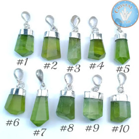Pendentif artisanal Péridot, dit Olivine. Monture et bélière en argent. Péridot du Pakistan.