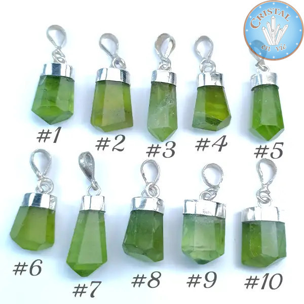 Colgante artesanal de Peridoto, conocido como Olivino. Engaste y aro de plata. Peridoto de Pakistán.