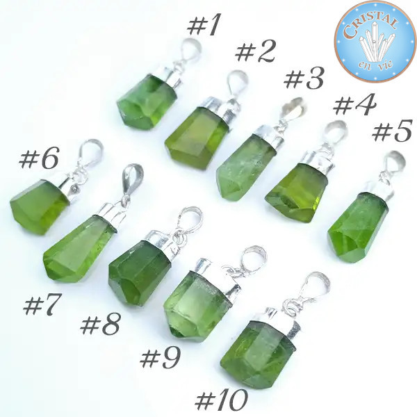 Handgemaakte Peridot hanger, ook wel Olivijn genoemd. Zilveren zetting en ring. Peridot uit Pakistan.