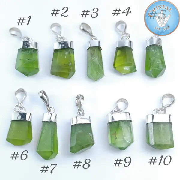 Handgemaakte Peridot hanger, ook wel Olivijn genoemd. Zilveren zetting en ring. Peridot uit Pakistan.