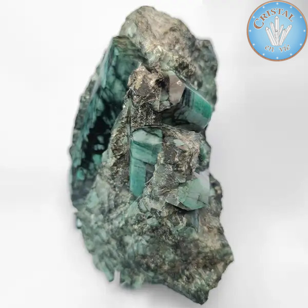 Blok smaragden op een ruw ganggesteente van zwarte schist met mica. Uniek stuk. n°1. Verzamelsteen uit Brazilië.