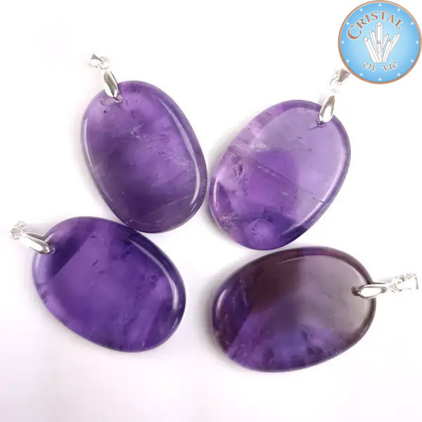 Ciondoli in Ametista. Pietra naturale lucidata e forata con anello in argento 925.