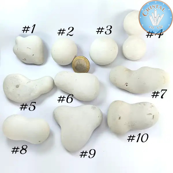 10 Fairy Stones (Menilite Opal, Fairy stone). White and beige stone with rounded shapes. Size 3: from 3.4 cm to 6 cm.