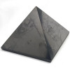 Gepolijste shungiet piramide 7 cm – natuursteen uit Rusland. Gebruik.