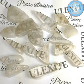 Ulexite, pierre blanche naturelle et polie – Pierre Télévision aux effets optiques uniques