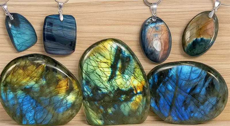 Labradorite – Pietra levigata e pendenti